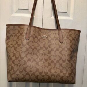 City Tote Bag In Signature Canvas